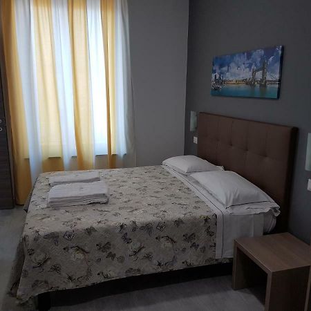 Hotel Oregon Милано Екстериор снимка