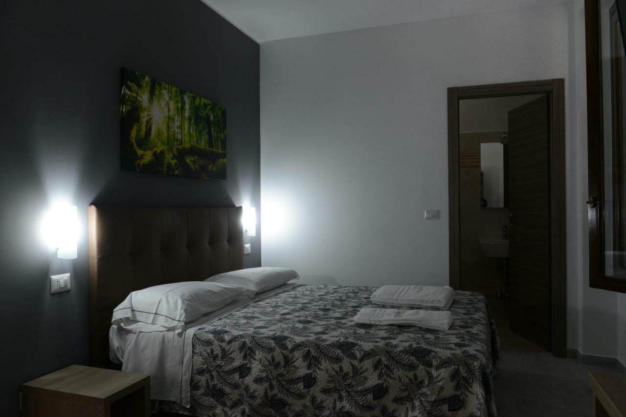Hotel Oregon Милано Екстериор снимка