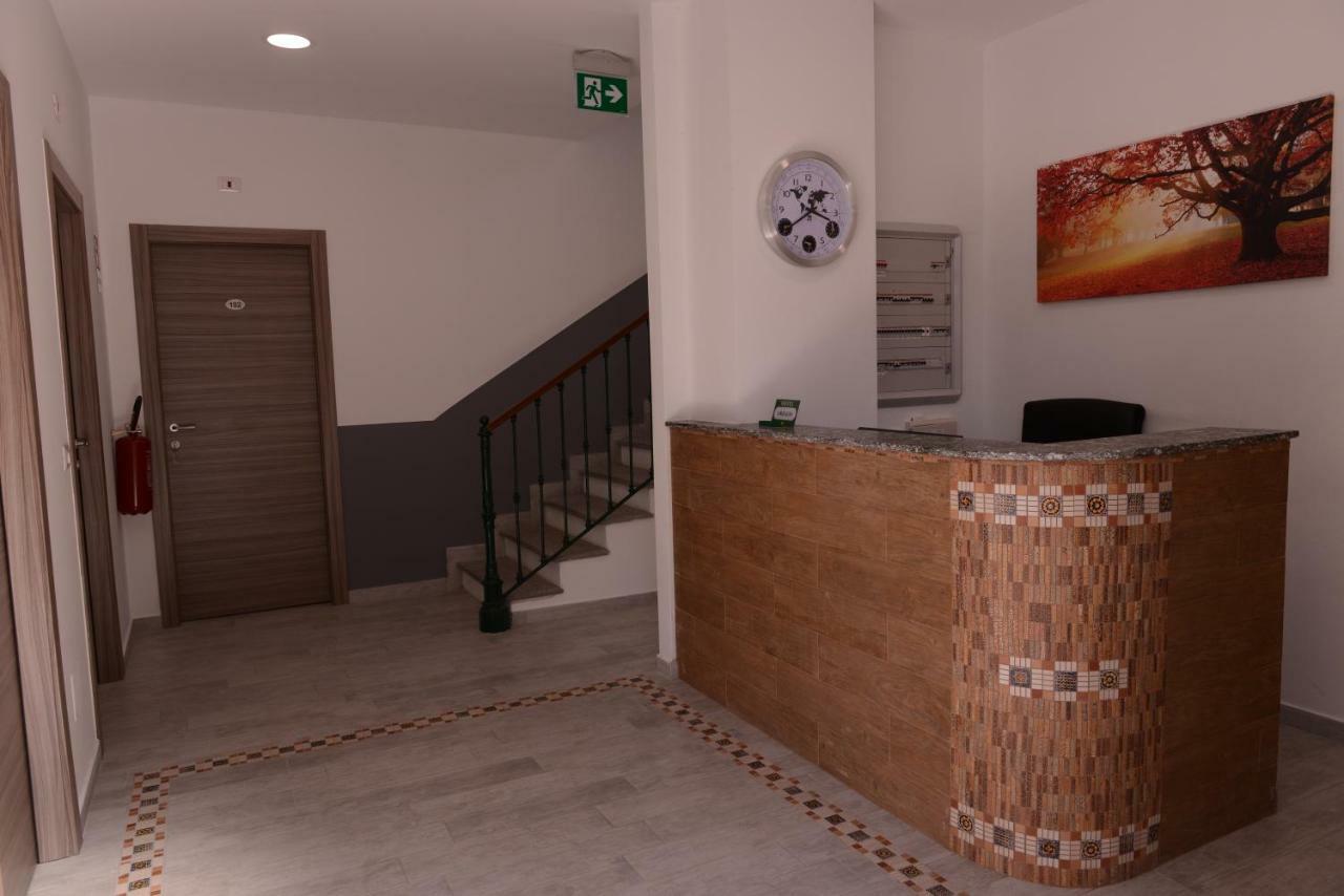 Hotel Oregon Милано Екстериор снимка