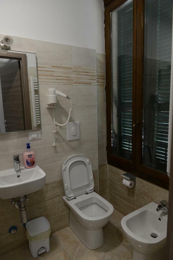 Hotel Oregon Милано Екстериор снимка
