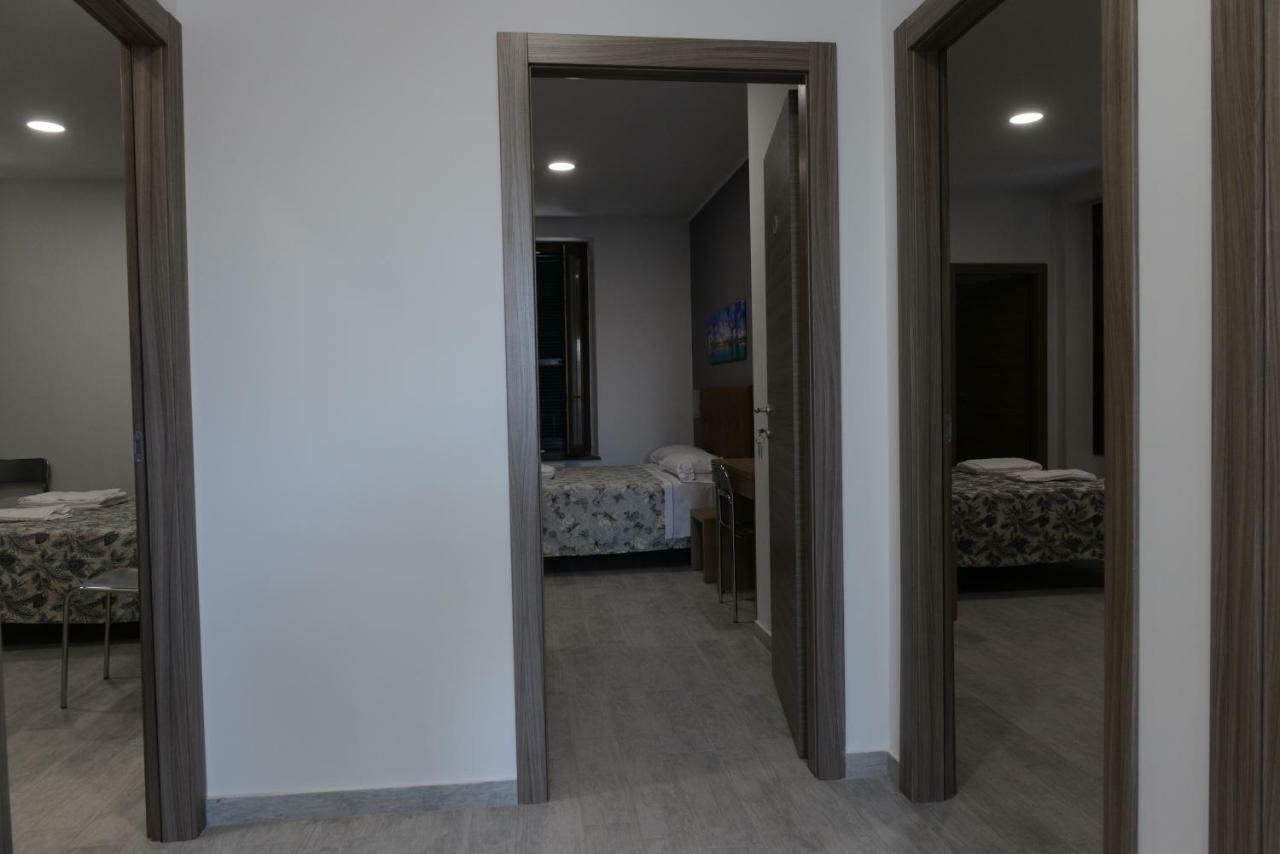 Hotel Oregon Милано Екстериор снимка