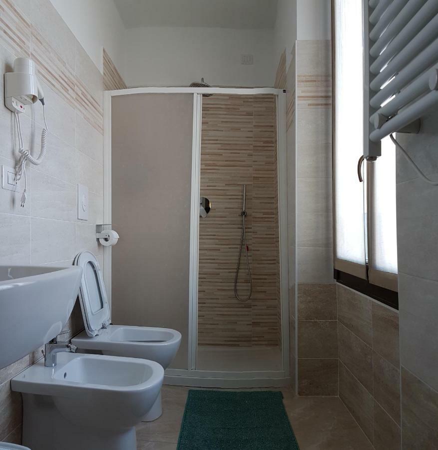 Hotel Oregon Милано Екстериор снимка